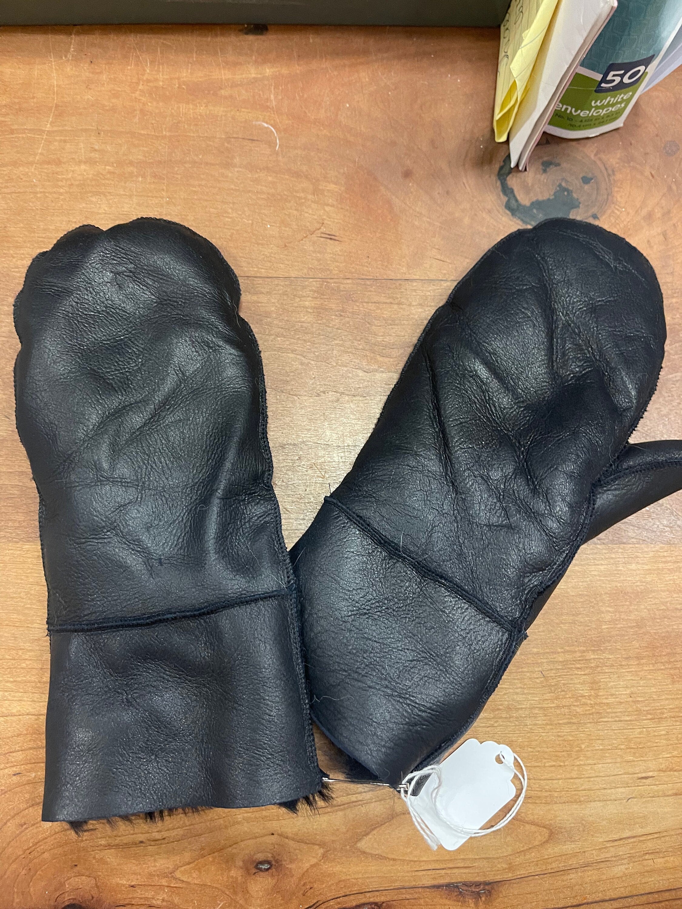 Shearling mittens
